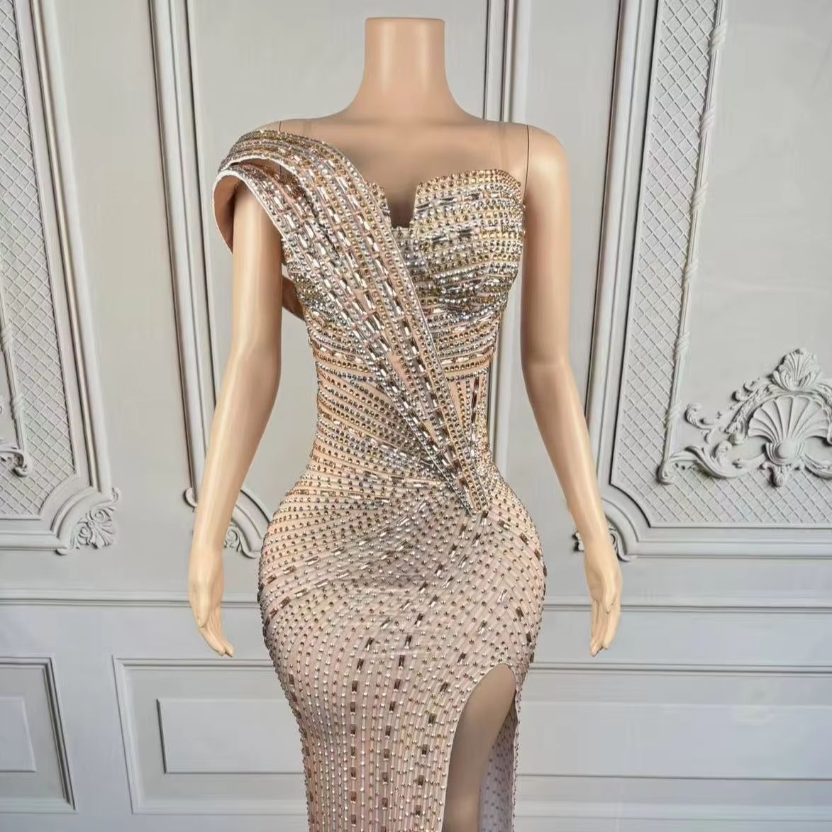 Women Formal Wear Photoshoot - Xiangbin فساتين رسمية طويلة بكريستال سباركلي