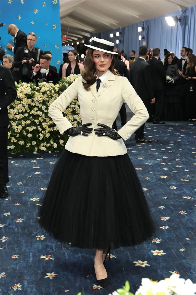 Women Formal Wear With Skirt - الأبيض المرأة مكتب الدعاوى تنورة مجموعة