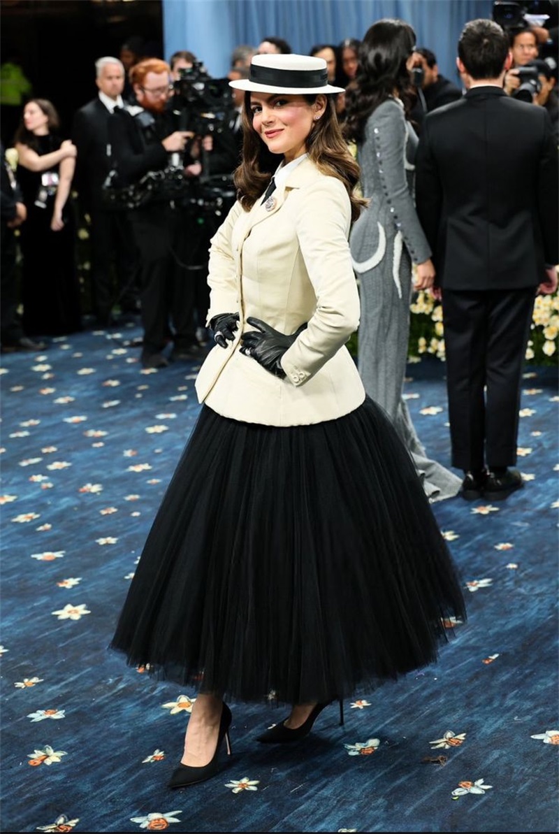 الأبيض المرأة مكتب الدعاوى تنو - مراجعة Women Formal Wear With Skirt وسعره
