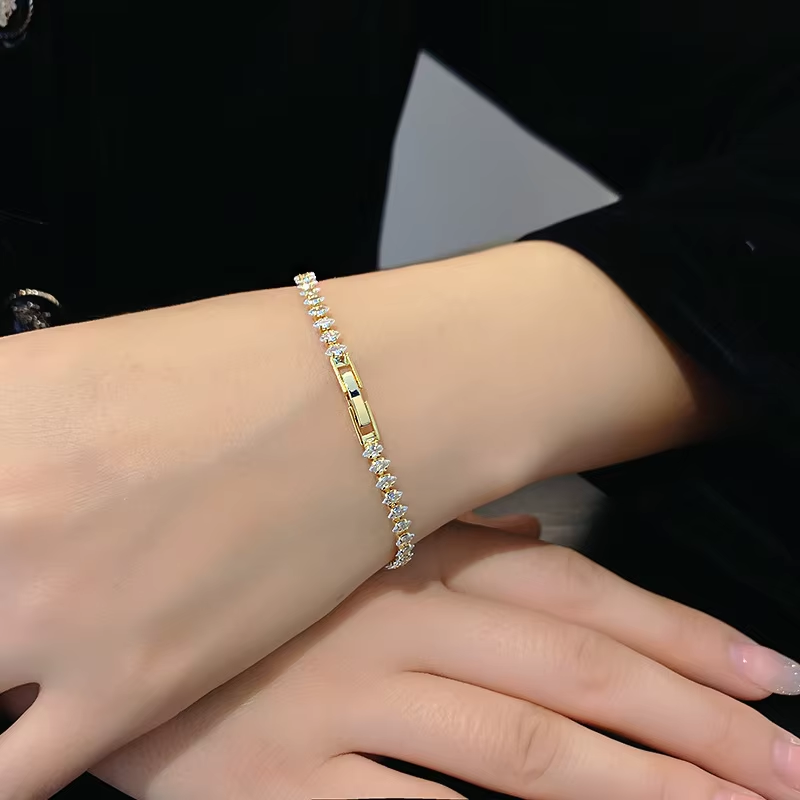 سوار ذهبي أنيق مرصع بالزركونيا - مراجعة Women'S Formal Dinner Wear وسعره