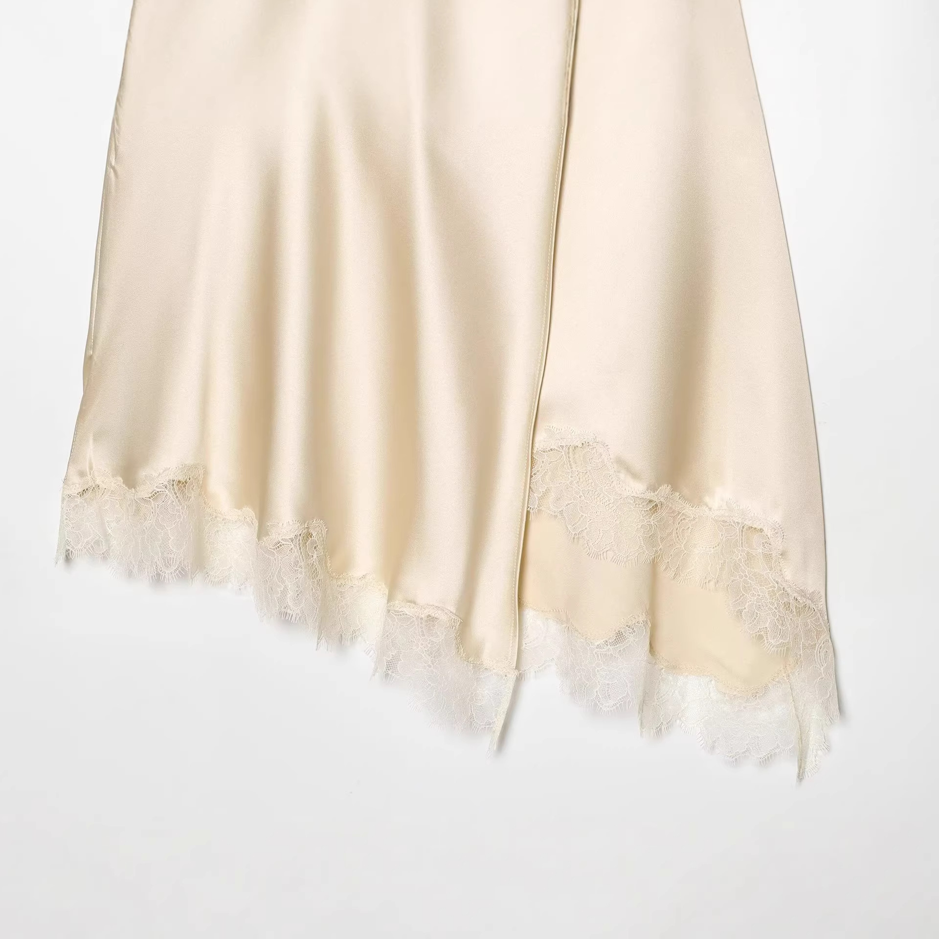 تنورة نسائية أنيقة من الساتان  - مراجعة Women Formal Wear With Skirt وسعره