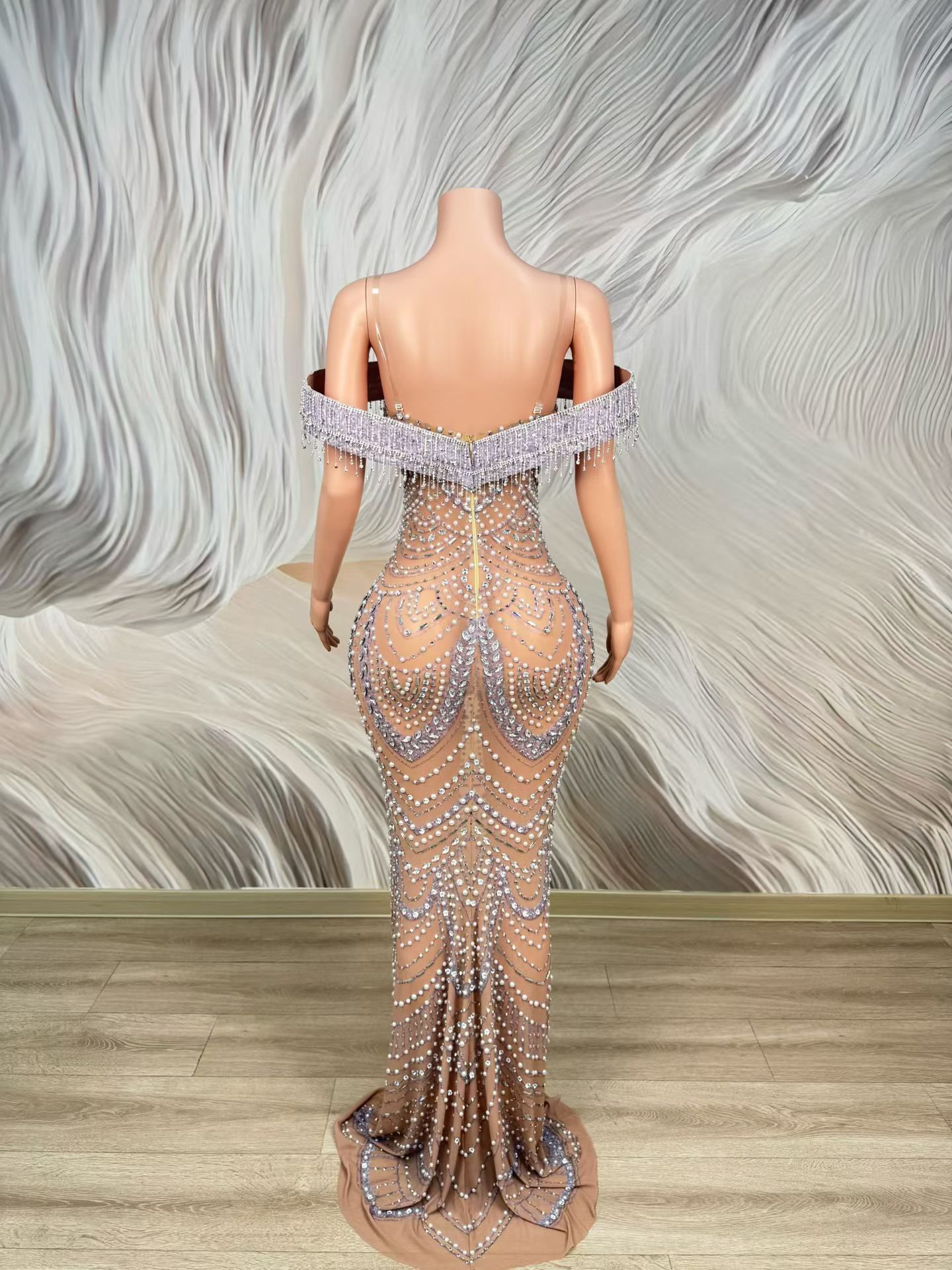 فستان سهرة فاخر وأنيق طويل بدو - مراجعة Women Formal Wear Photoshoot وسعره